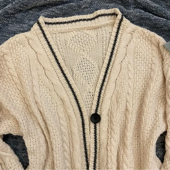 Taylor Swift CARDIGAN Cream Cable HEAVY Knit with Star Accents Oversized Fit - Picture 5 of 16